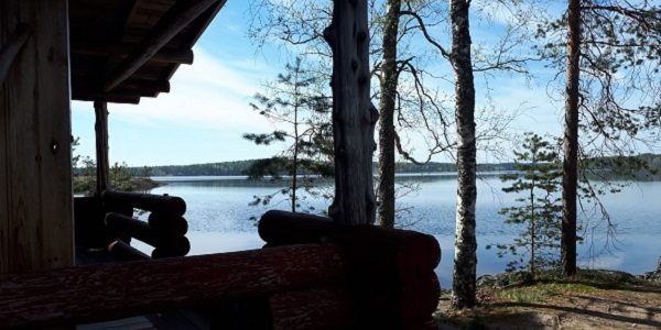 Jänissaaren terassilla Hanhiniityn Jänissaari